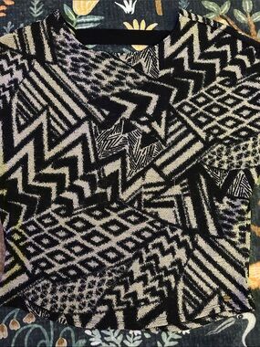Guess Black and White Geometric Short-Sleeve Top